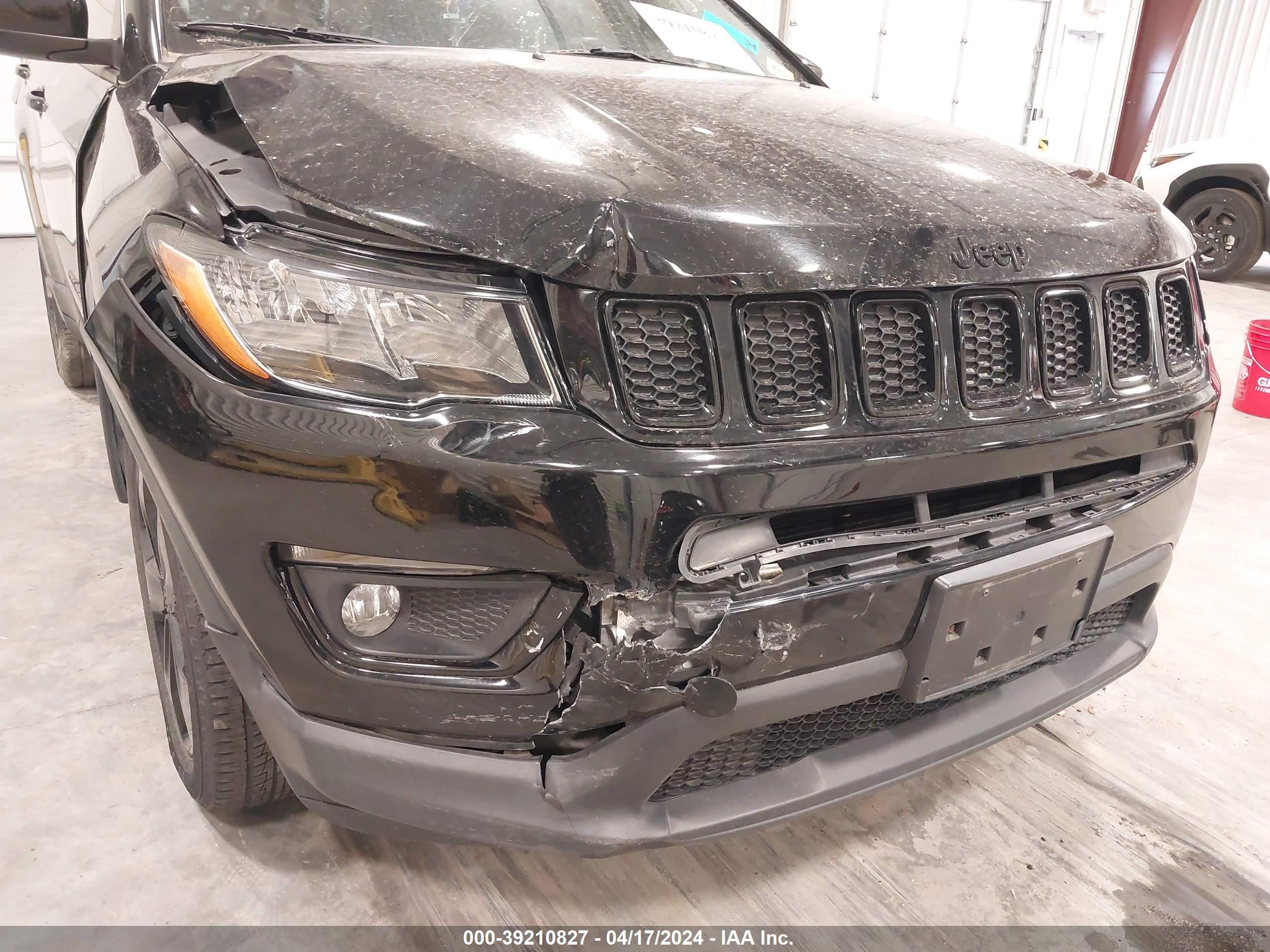 Photo 5 VIN: 3C4NJDBB1JT394749 - JEEP COMPASS 