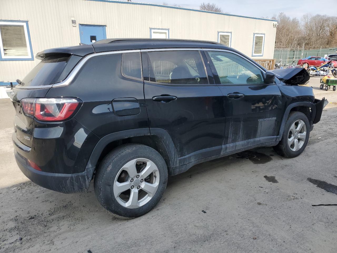 Photo 2 VIN: 3C4NJDBB1JT434165 - JEEP COMPASS 