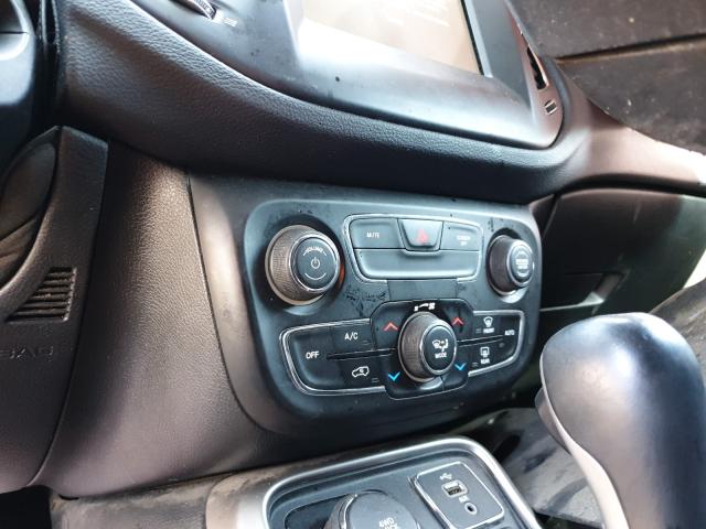 Photo 8 VIN: 3C4NJDBB2JT175671 - JEEP COMPASS 