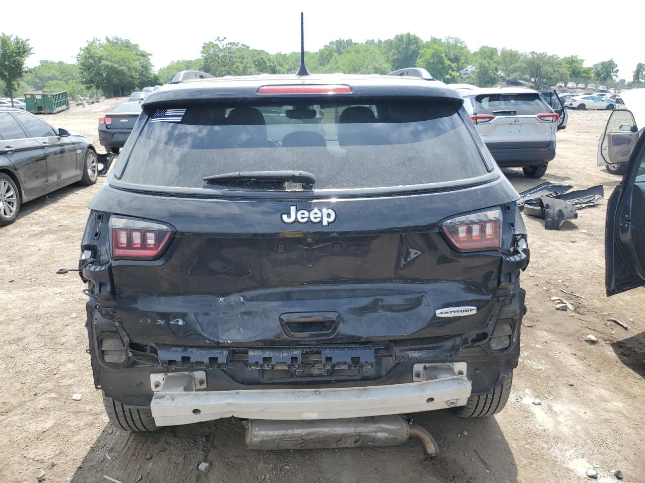 Photo 5 VIN: 3C4NJDBB2JT256945 - JEEP COMPASS 