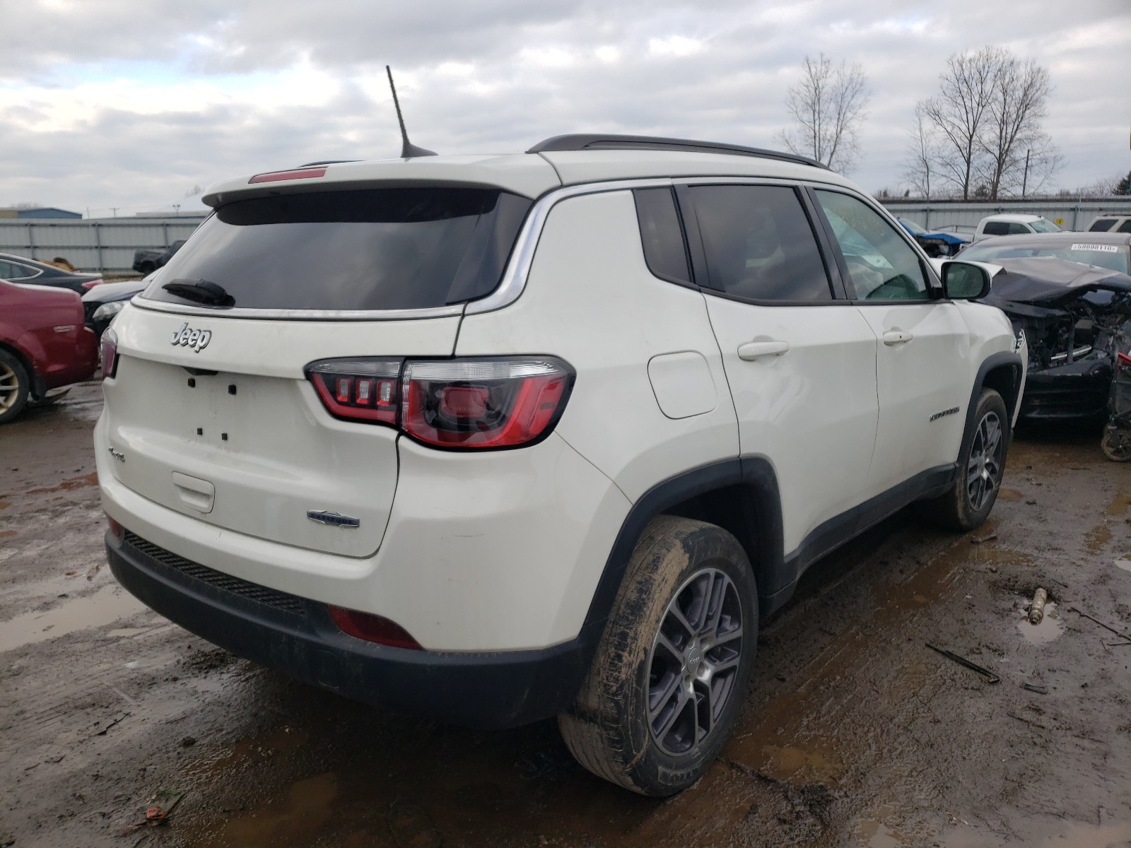 Photo 3 VIN: 3C4NJDBB2JT281652 - JEEP COMPASS 