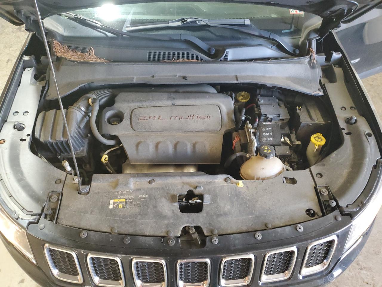 Photo 11 VIN: 3C4NJDBB2JT435647 - JEEP COMPASS 