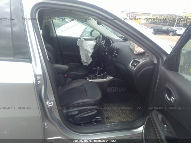 Photo 4 VIN: 3C4NJDBB2KT647644 - JEEP COMPASS 