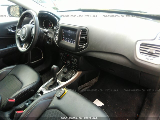 Photo 4 VIN: 3C4NJDBB2KT684158 - JEEP COMPASS 