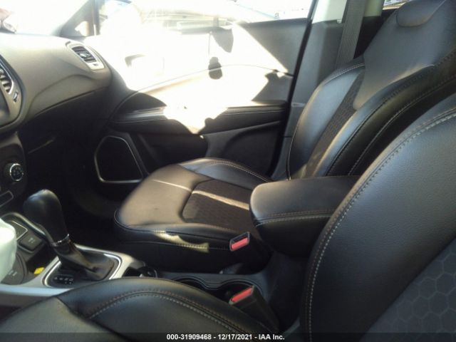 Photo 4 VIN: 3C4NJDBB3JT399824 - JEEP COMPASS 