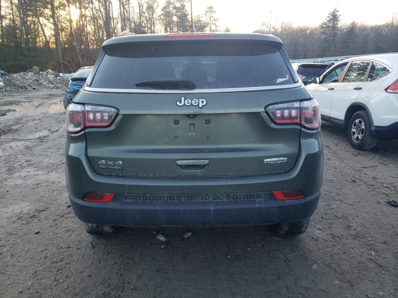 Photo 5 VIN: 3C4NJDBB3JT440677 - JEEP COMPASS 