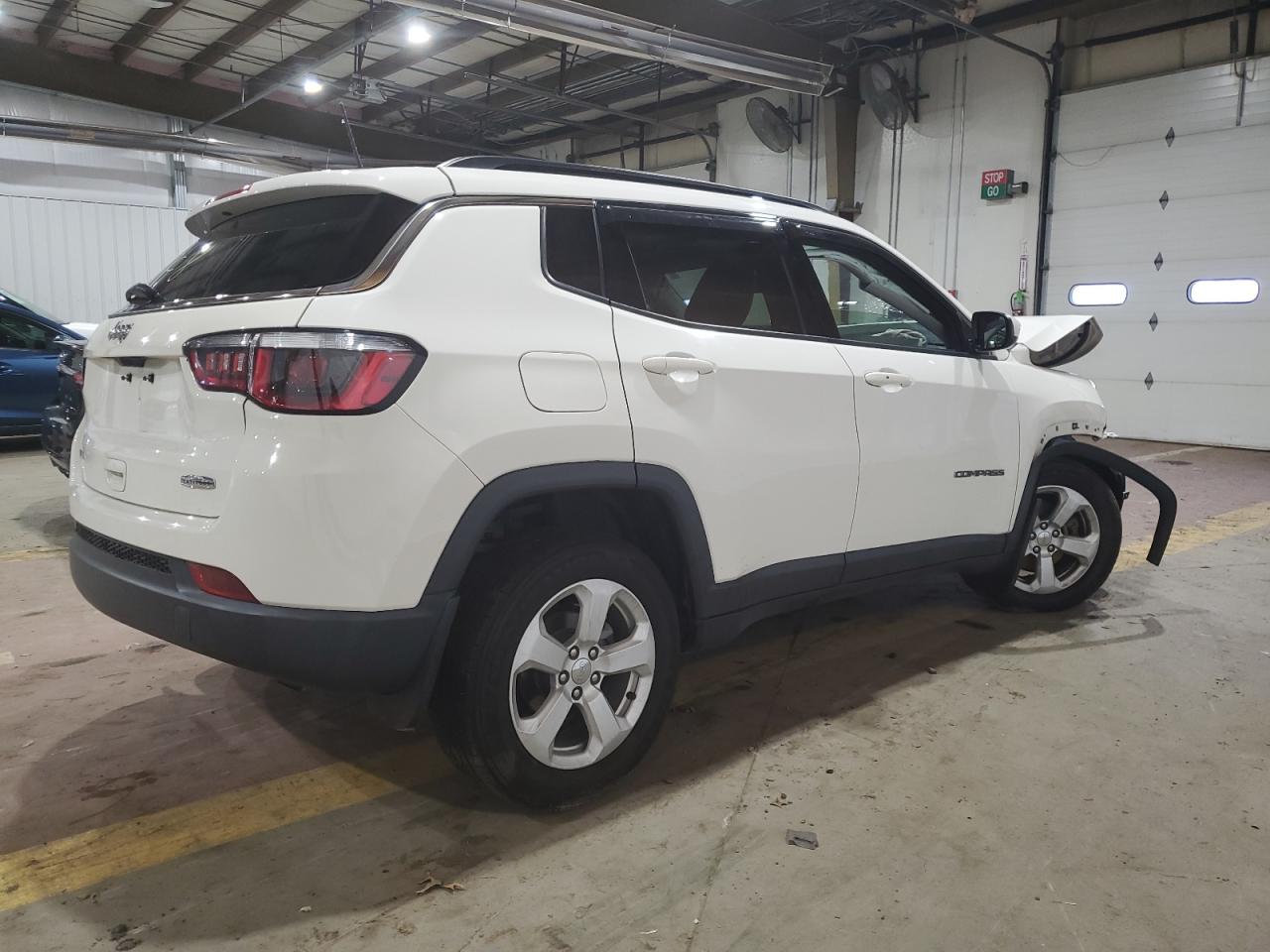 Photo 2 VIN: 3C4NJDBB3JT467488 - JEEP COMPASS 