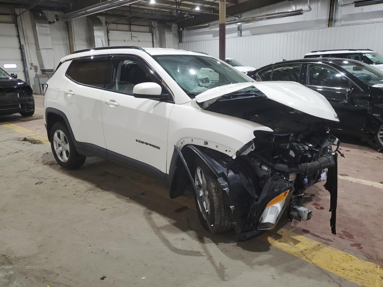 Photo 3 VIN: 3C4NJDBB3JT467488 - JEEP COMPASS 