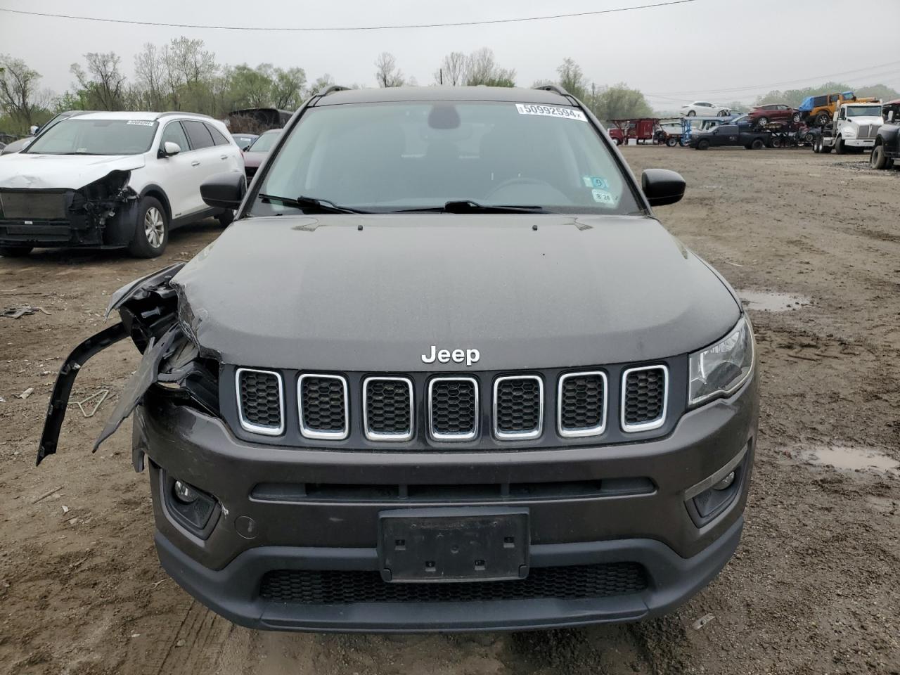 Photo 4 VIN: 3C4NJDBB3KT812777 - JEEP COMPASS 