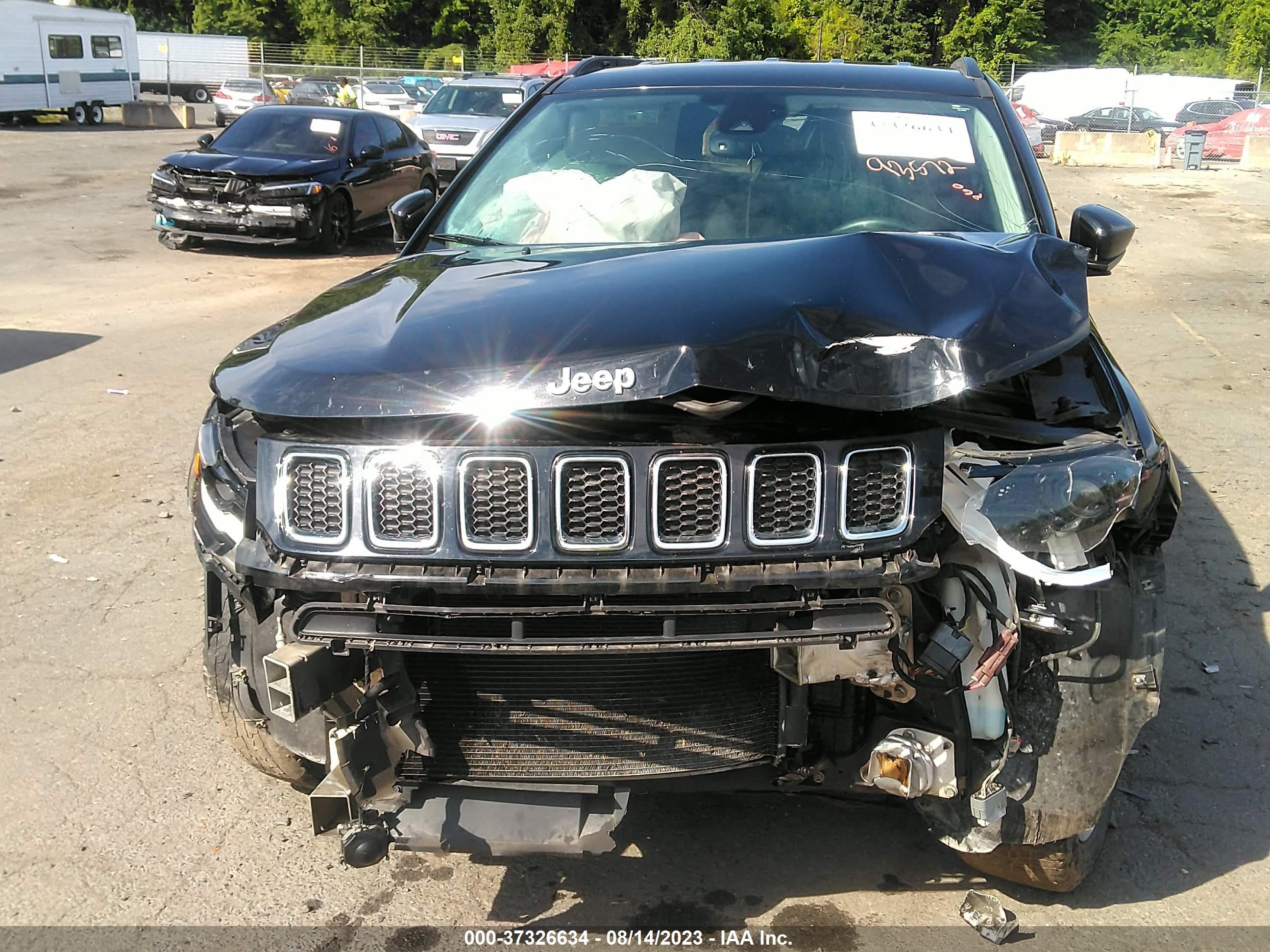 Photo 5 VIN: 3C4NJDBB4JT392977 - JEEP COMPASS 