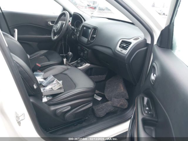 Photo 4 VIN: 3C4NJDBB5JT144480 - JEEP COMPASS 