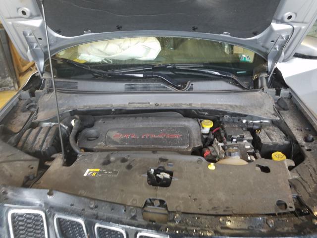 Photo 6 VIN: 3C4NJDBB5JT179729 - JEEP COMPASS 