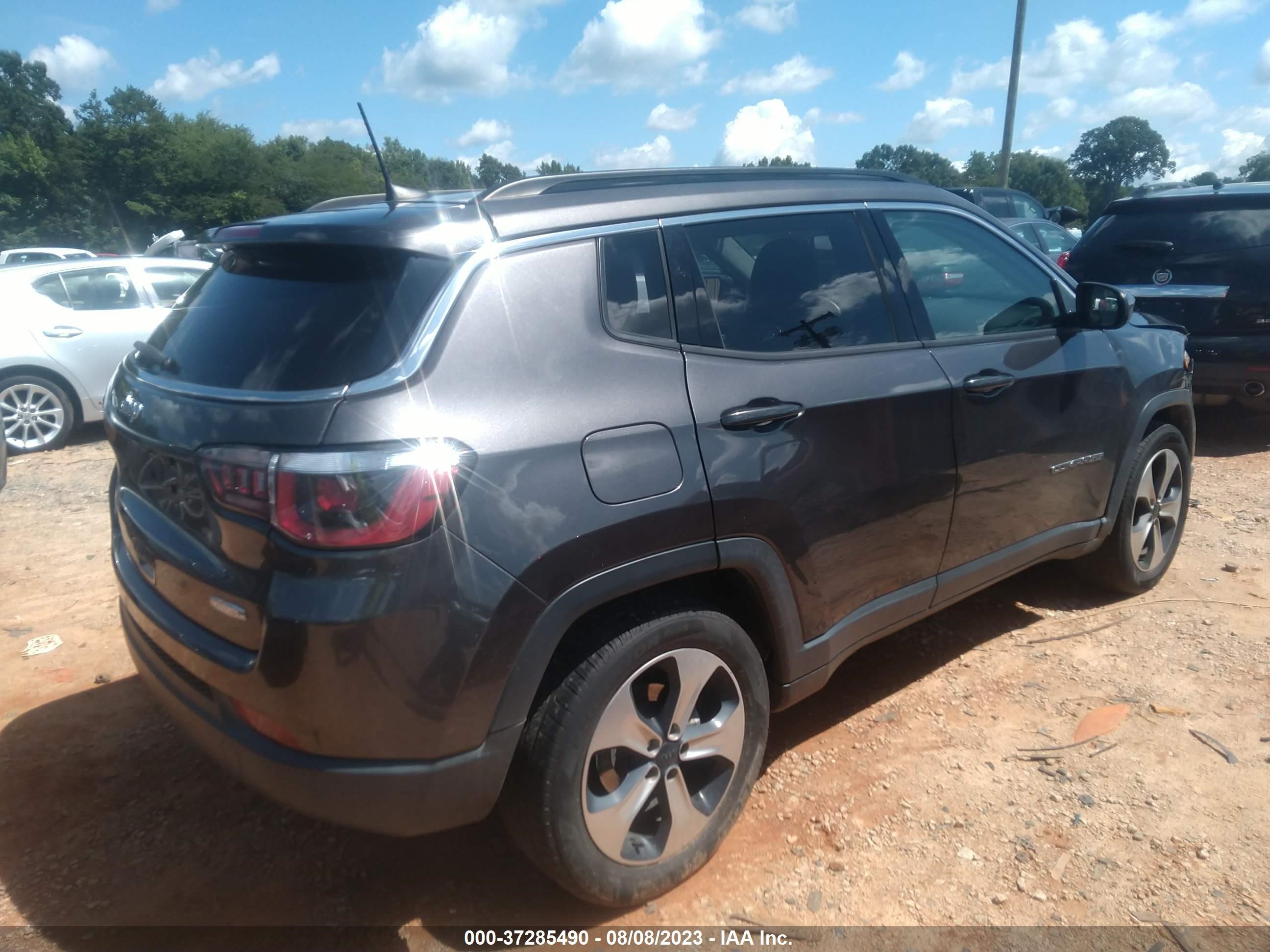 Photo 3 VIN: 3C4NJDBB5JT179911 - JEEP COMPASS 