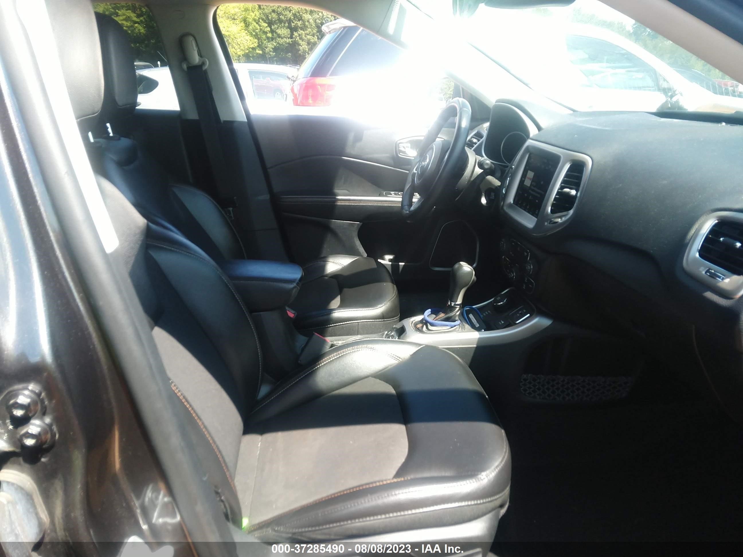 Photo 4 VIN: 3C4NJDBB5JT179911 - JEEP COMPASS 