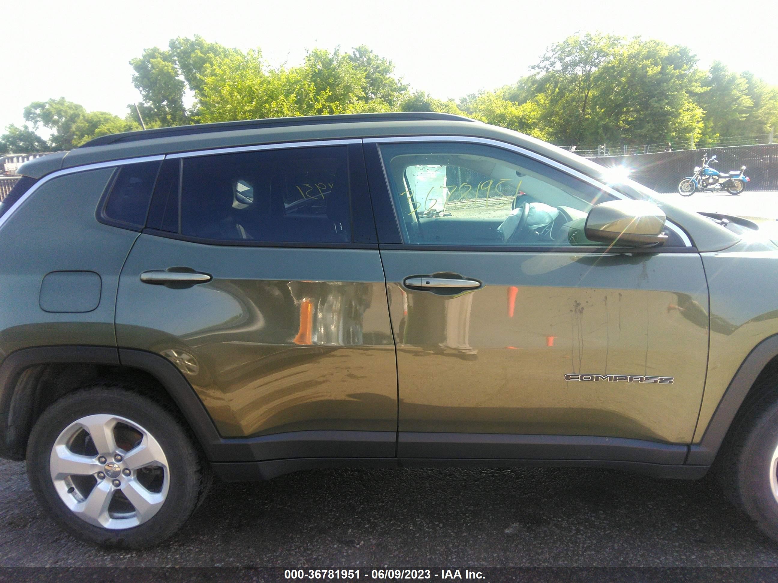 Photo 13 VIN: 3C4NJDBB5JT270919 - JEEP COMPASS 