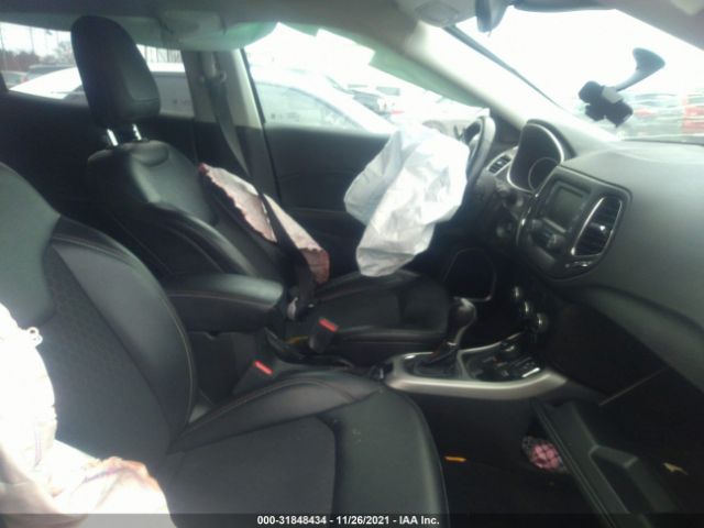 Photo 4 VIN: 3C4NJDBB5JT418812 - JEEP COMPASS 