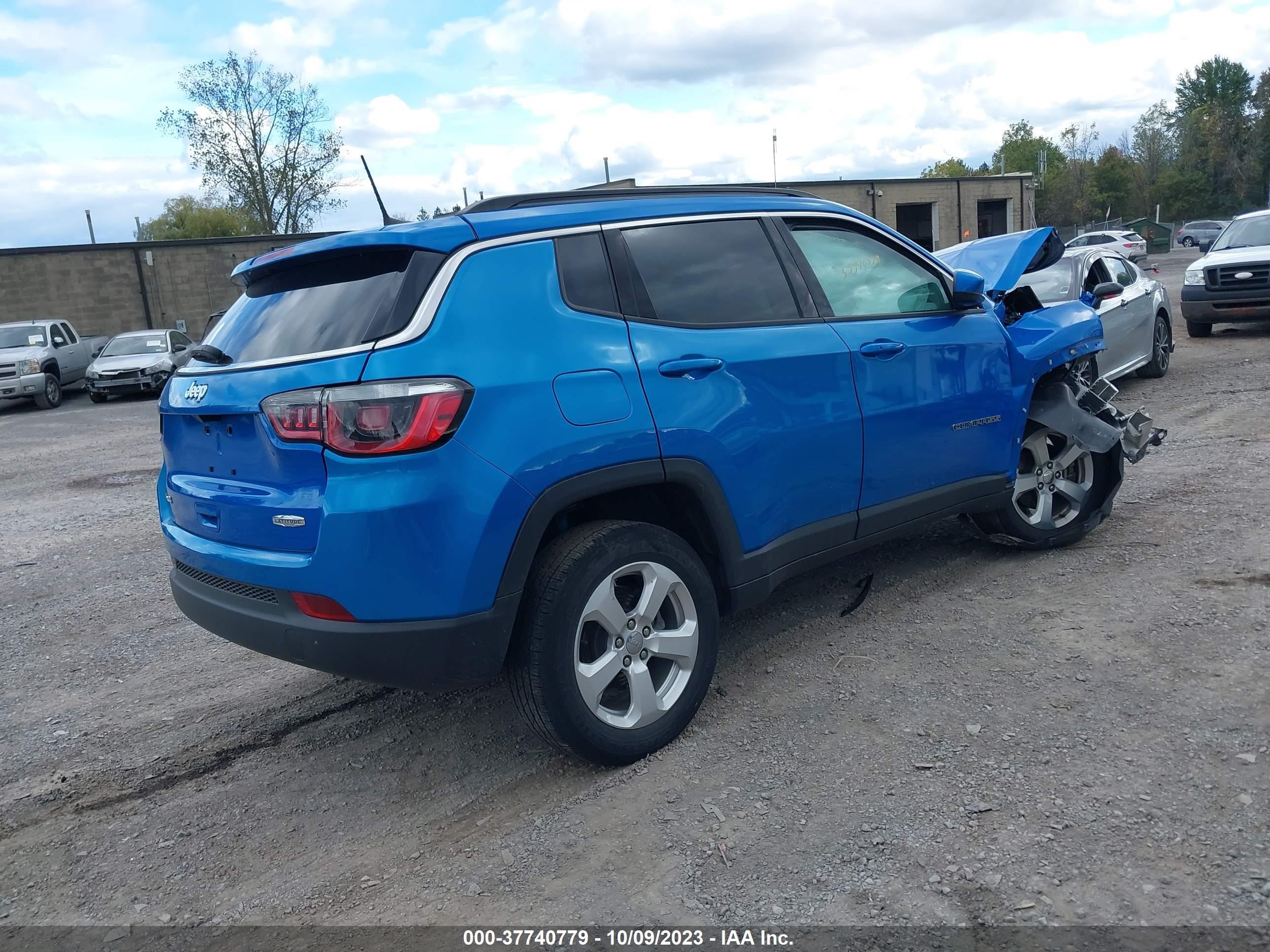 Photo 3 VIN: 3C4NJDBB5JT485216 - JEEP COMPASS 