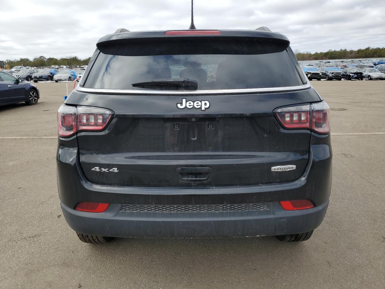 Photo 5 VIN: 3C4NJDBB5JT492912 - JEEP COMPASS 