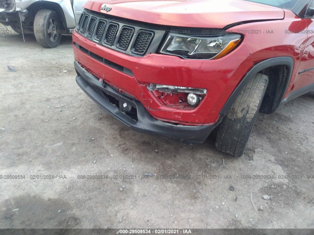 Photo 5 VIN: 3C4NJDBB6JT304575 - JEEP COMPASS 