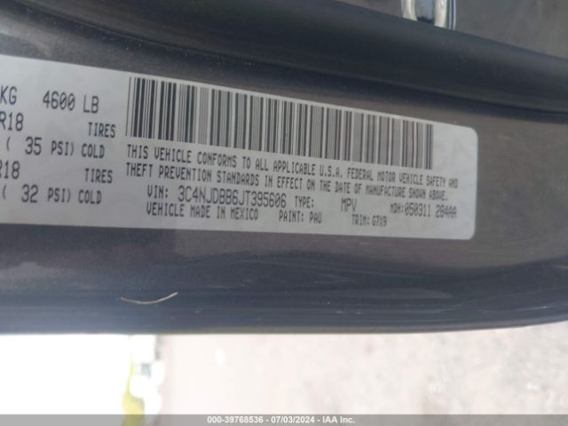 Photo 8 VIN: 3C4NJDBB6JT395606 - JEEP COMPASS 