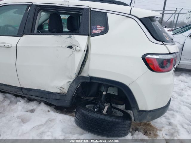 Photo 5 VIN: 3C4NJDBB6JT398389 - JEEP COMPASS 