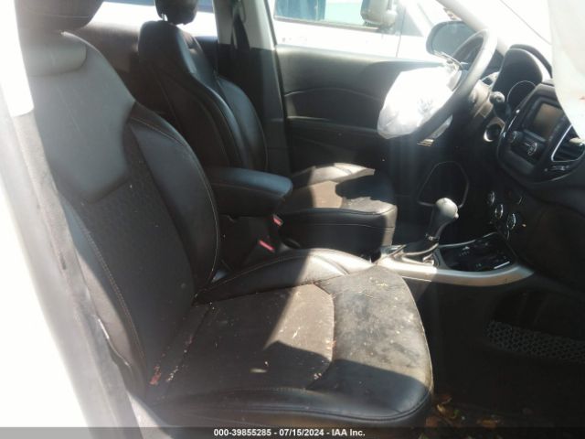 Photo 4 VIN: 3C4NJDBB6JT423212 - JEEP COMPASS 