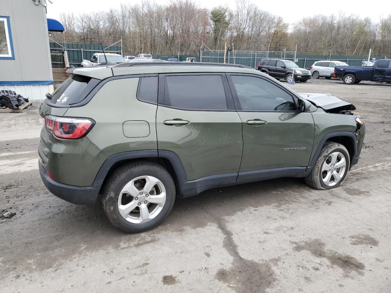 Photo 2 VIN: 3C4NJDBB7JT112842 - JEEP COMPASS 