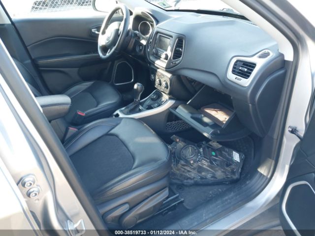 Photo 4 VIN: 3C4NJDBB7JT201777 - JEEP COMPASS 