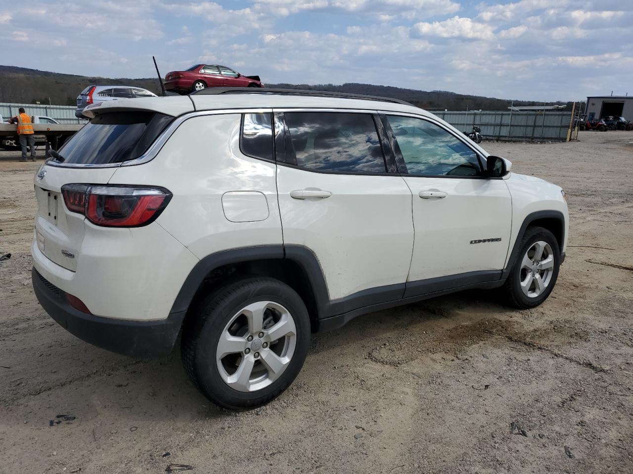 Photo 2 VIN: 3C4NJDBB7JT280738 - JEEP COMPASS 