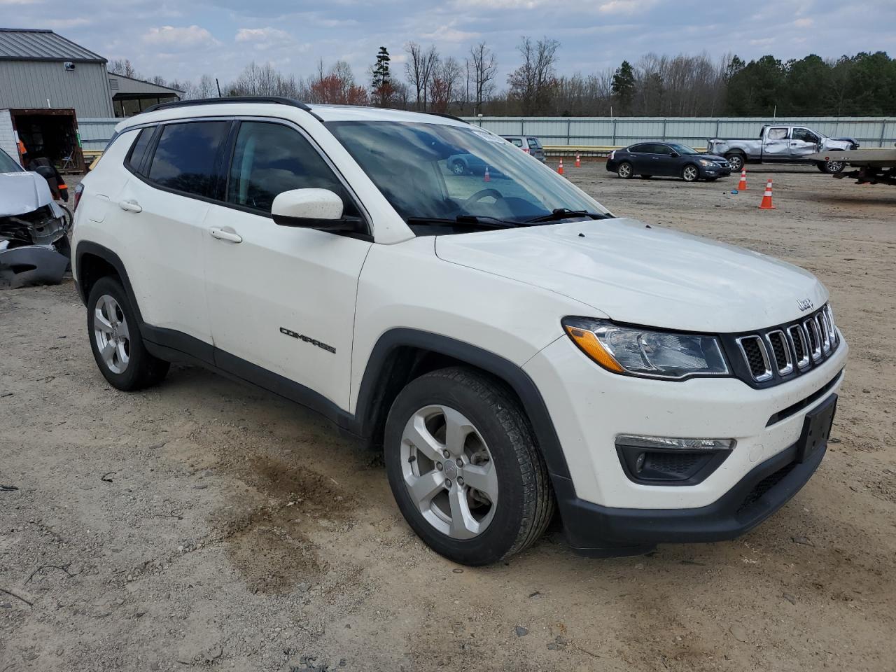 Photo 3 VIN: 3C4NJDBB7JT280738 - JEEP COMPASS 