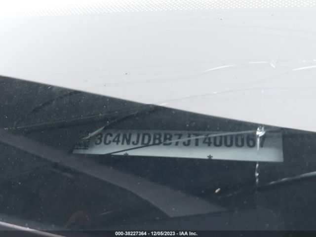 Photo 8 VIN: 3C4NJDBB7JT400067 - JEEP COMPASS 