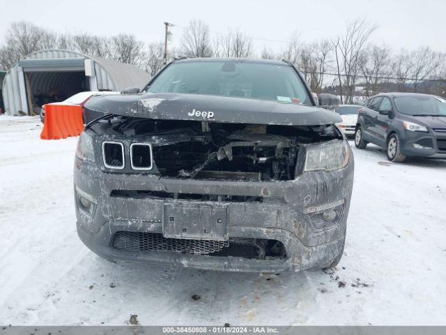 Photo 5 VIN: 3C4NJDBB7JT418097 - JEEP COMPASS 