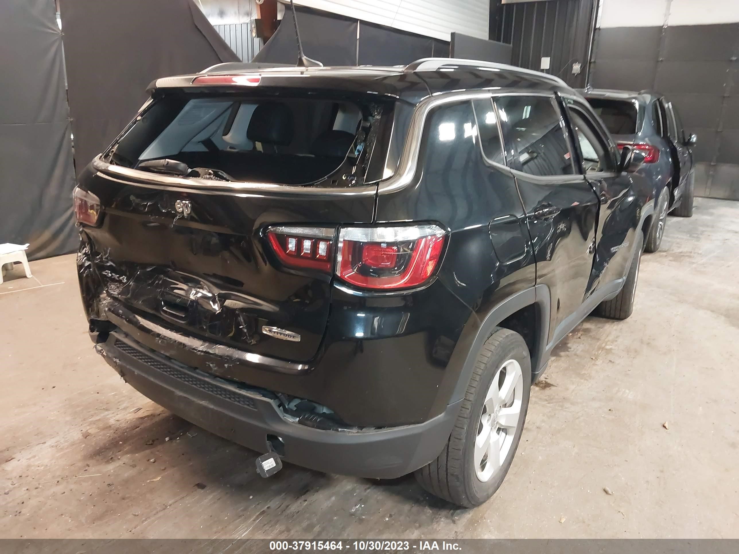 Photo 3 VIN: 3C4NJDBB7KT813432 - JEEP COMPASS 