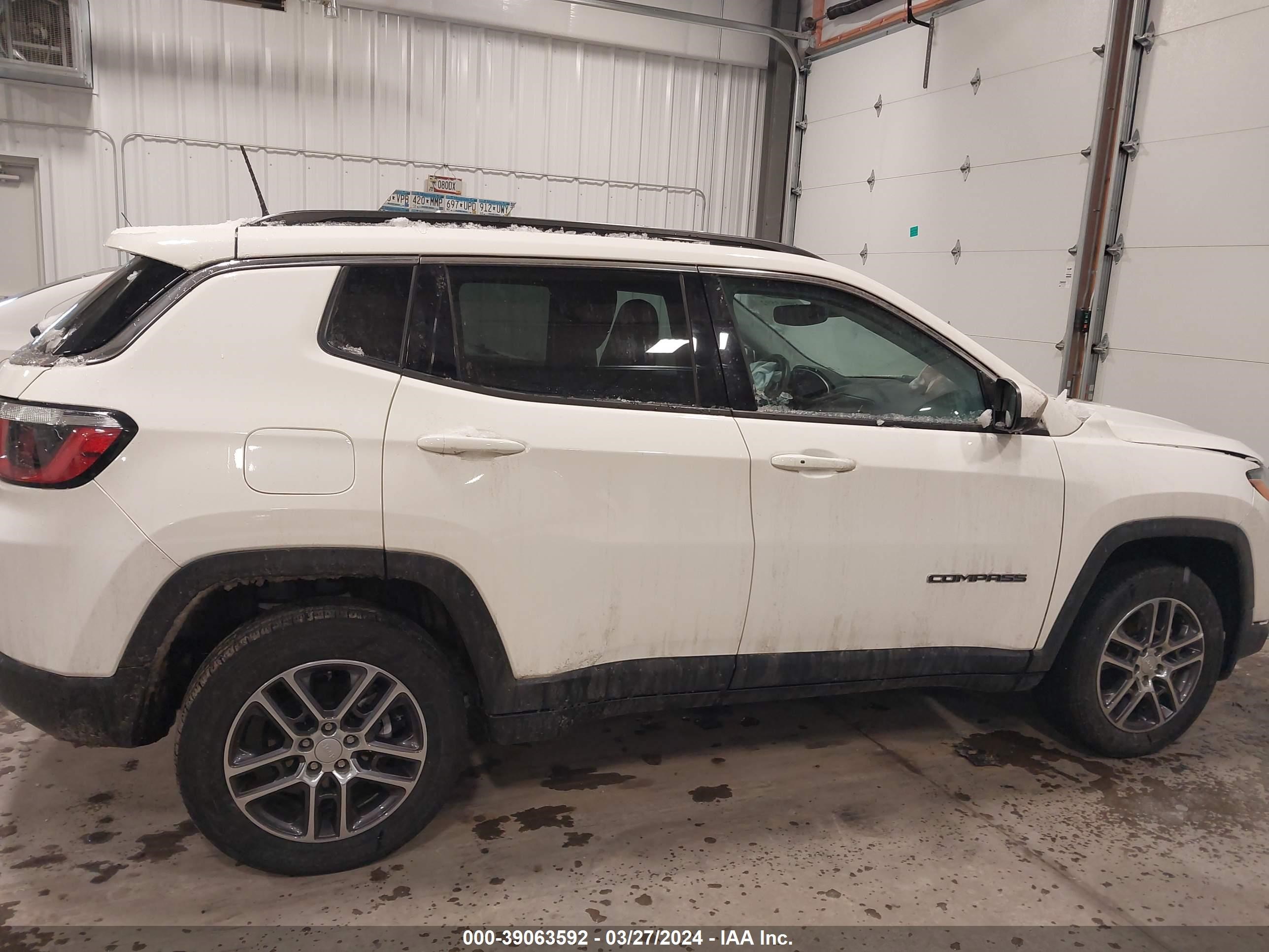 Photo 12 VIN: 3C4NJDBB7LT155127 - JEEP COMPASS 