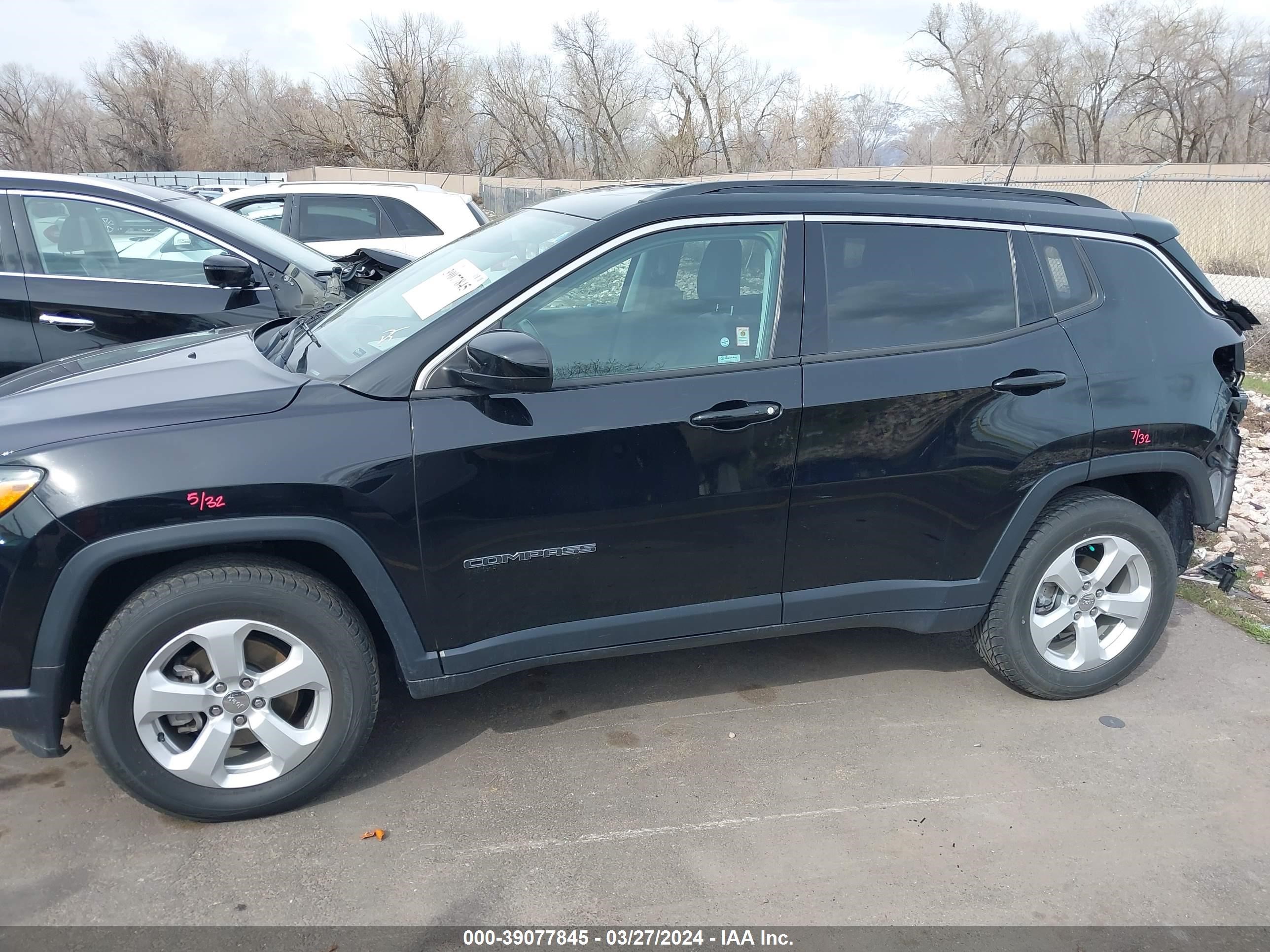 Photo 14 VIN: 3C4NJDBB8JT107858 - JEEP COMPASS 