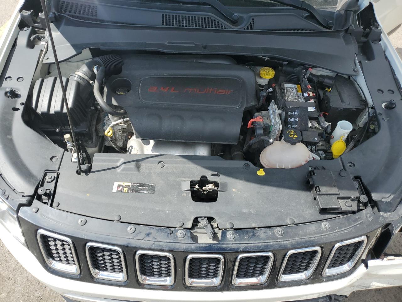 Photo 10 VIN: 3C4NJDBB8JT162472 - JEEP COMPASS 