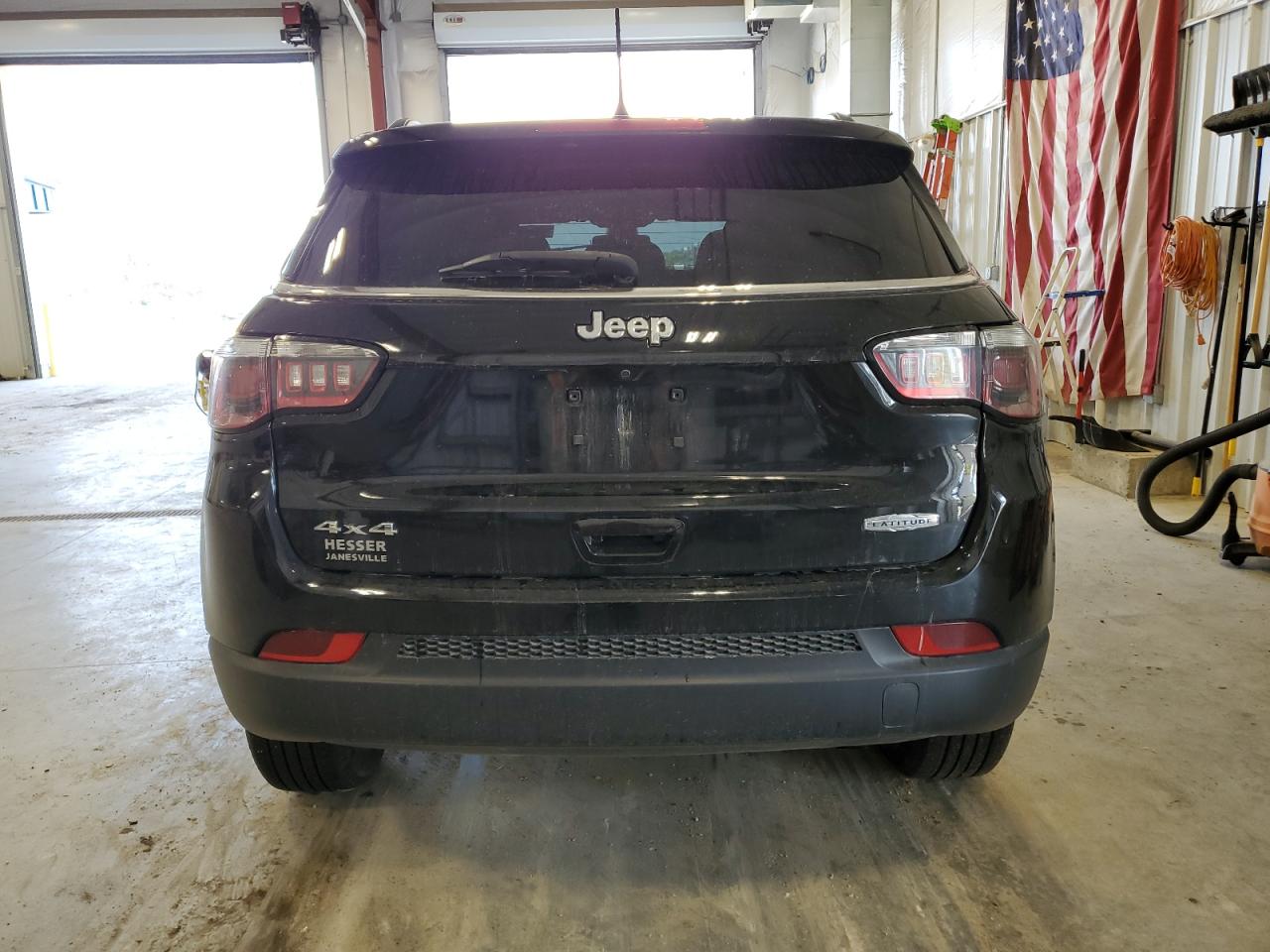 Photo 5 VIN: 3C4NJDBB8JT238188 - JEEP COMPASS 