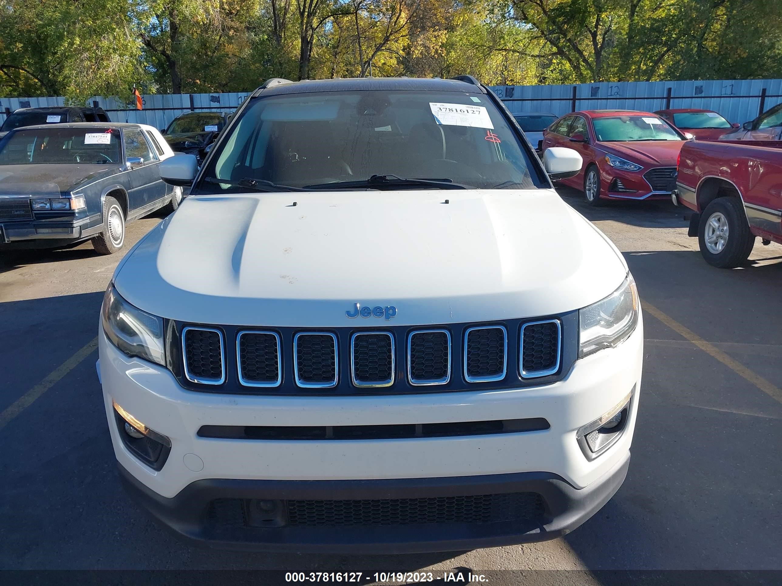 Photo 11 VIN: 3C4NJDBB8JT261311 - JEEP COMPASS 