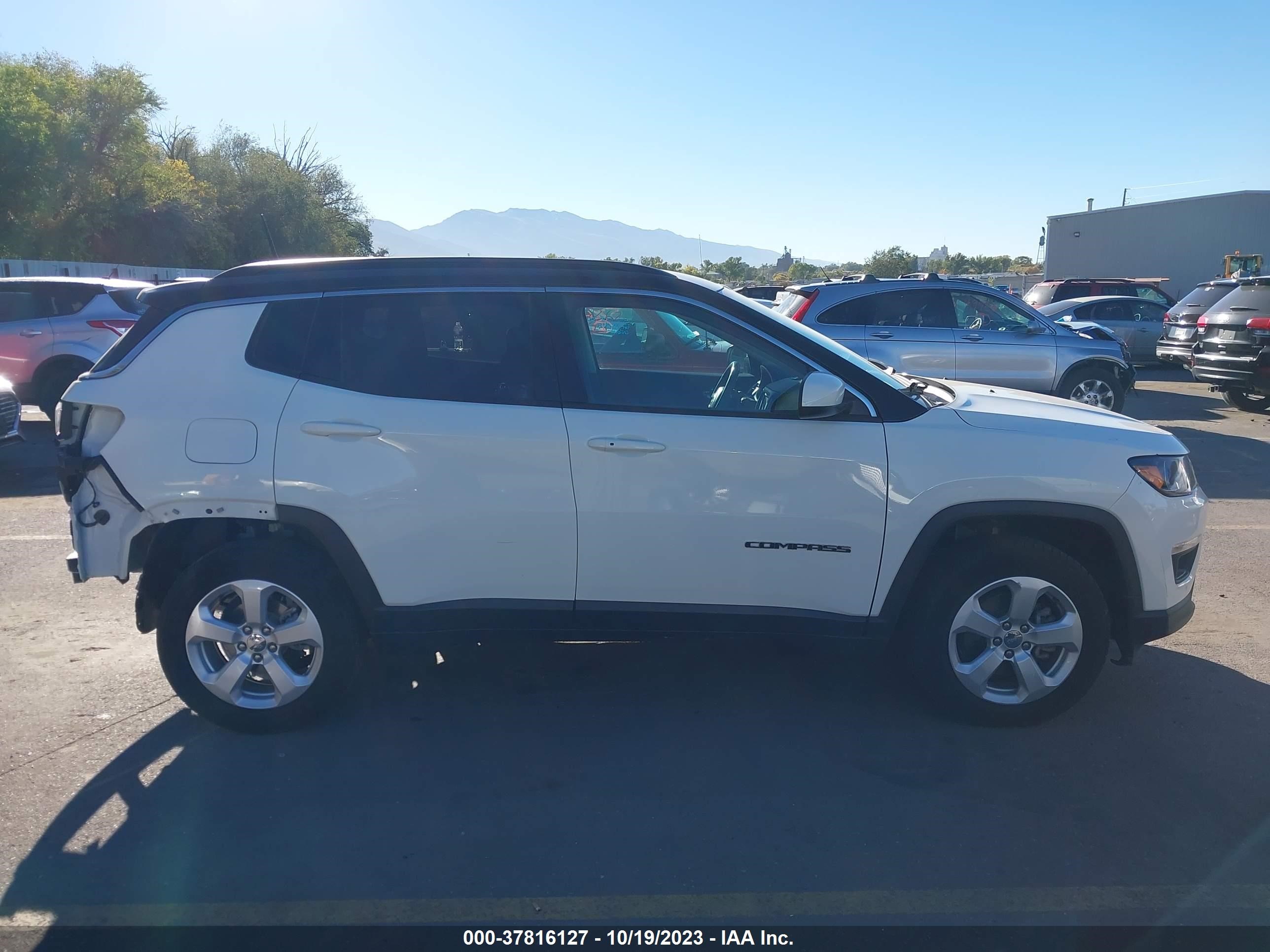 Photo 12 VIN: 3C4NJDBB8JT261311 - JEEP COMPASS 