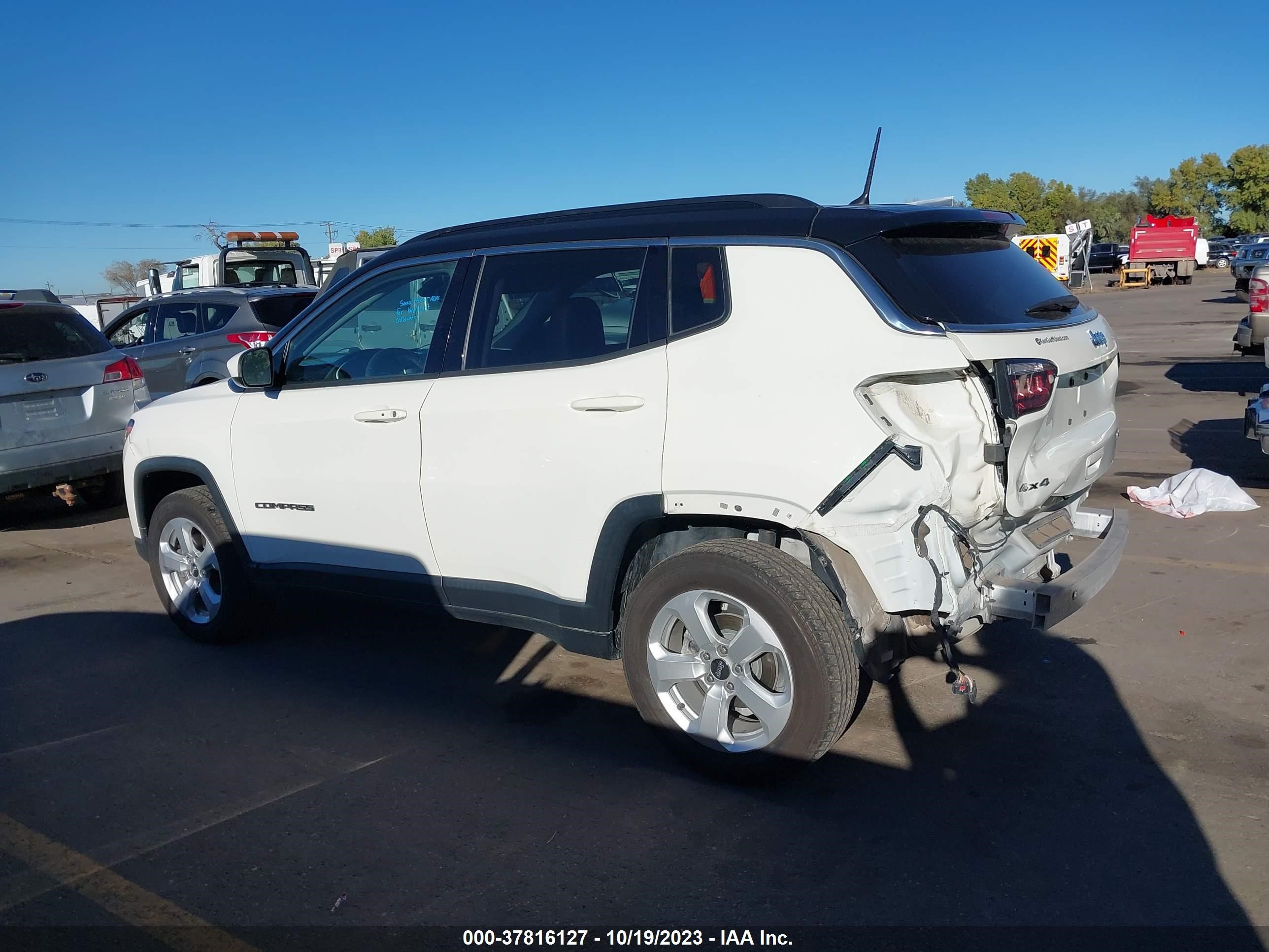 Photo 13 VIN: 3C4NJDBB8JT261311 - JEEP COMPASS 