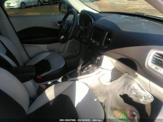 Photo 4 VIN: 3C4NJDBB8JT265049 - JEEP COMPASS 