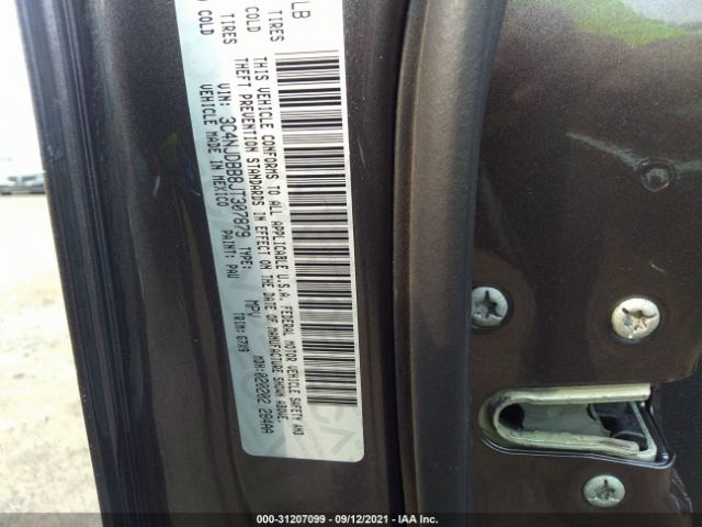 Photo 8 VIN: 3C4NJDBB8JT307879 - JEEP COMPASS 