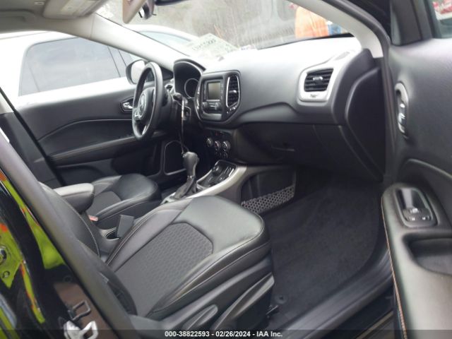 Photo 4 VIN: 3C4NJDBB8JT400496 - JEEP COMPASS 