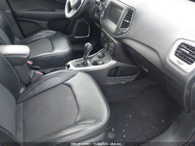 Photo 4 VIN: 3C4NJDBB8KT601221 - JEEP COMPASS 