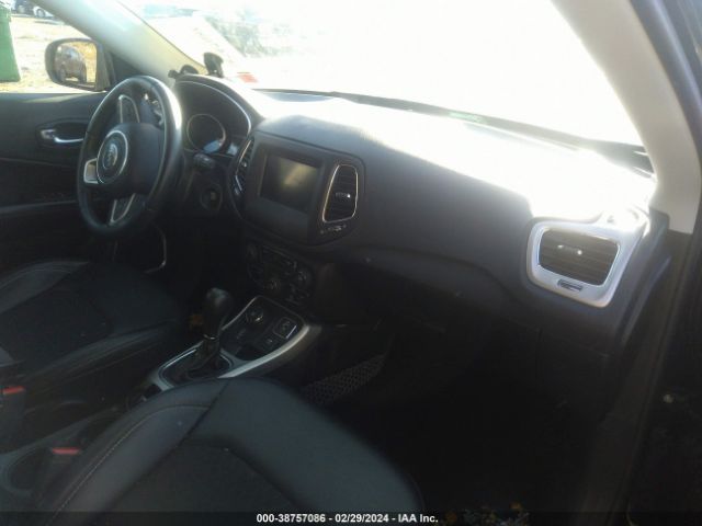 Photo 4 VIN: 3C4NJDBB8KT670099 - JEEP COMPASS 