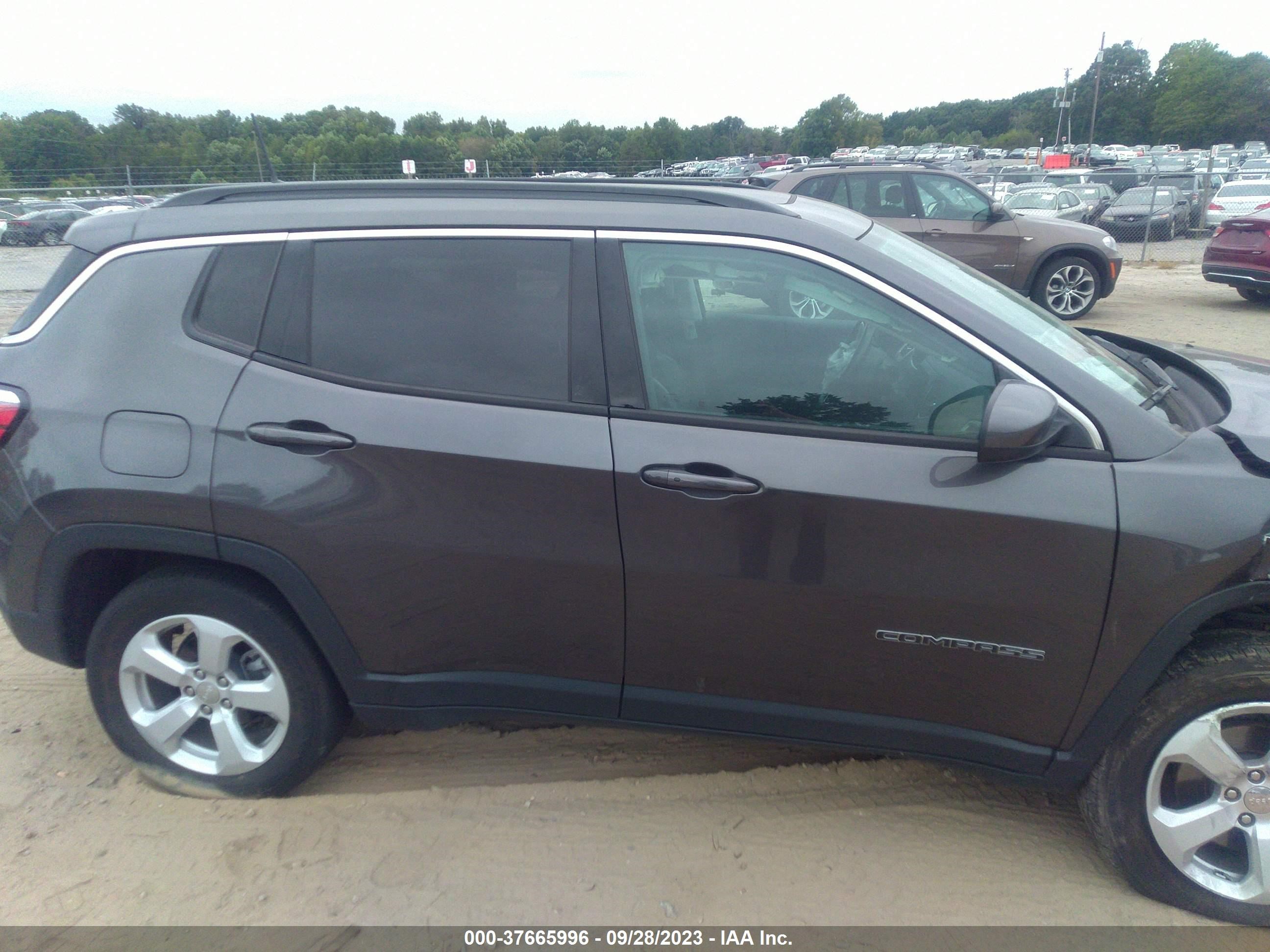 Photo 12 VIN: 3C4NJDBB8MT569910 - JEEP COMPASS 