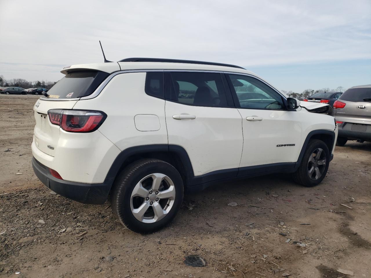 Photo 2 VIN: 3C4NJDBB9JT284709 - JEEP COMPASS 