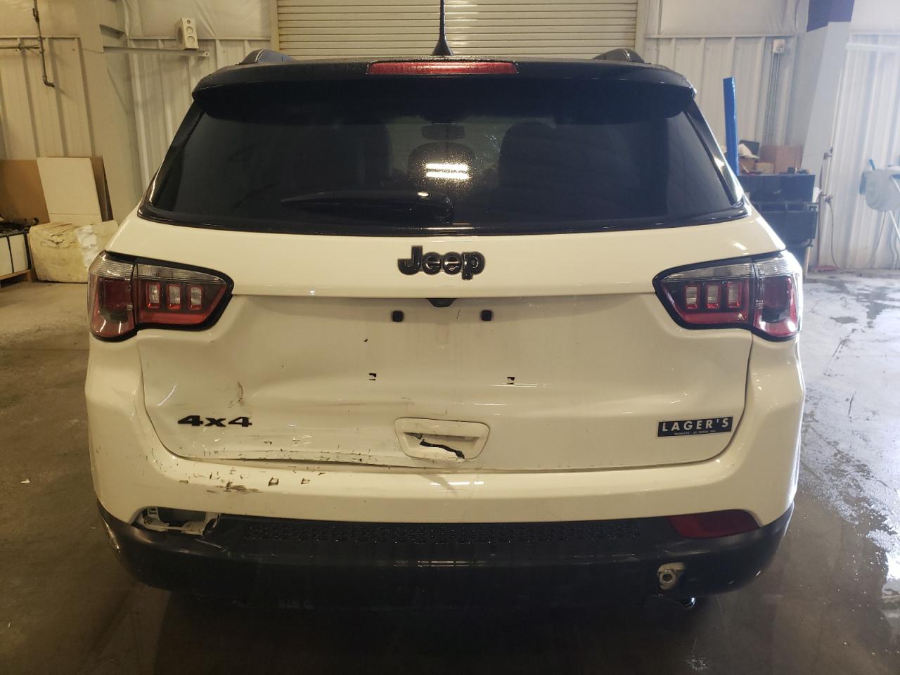 Photo 6 VIN: 3C4NJDBB9JT325565 - JEEP COMPASS 