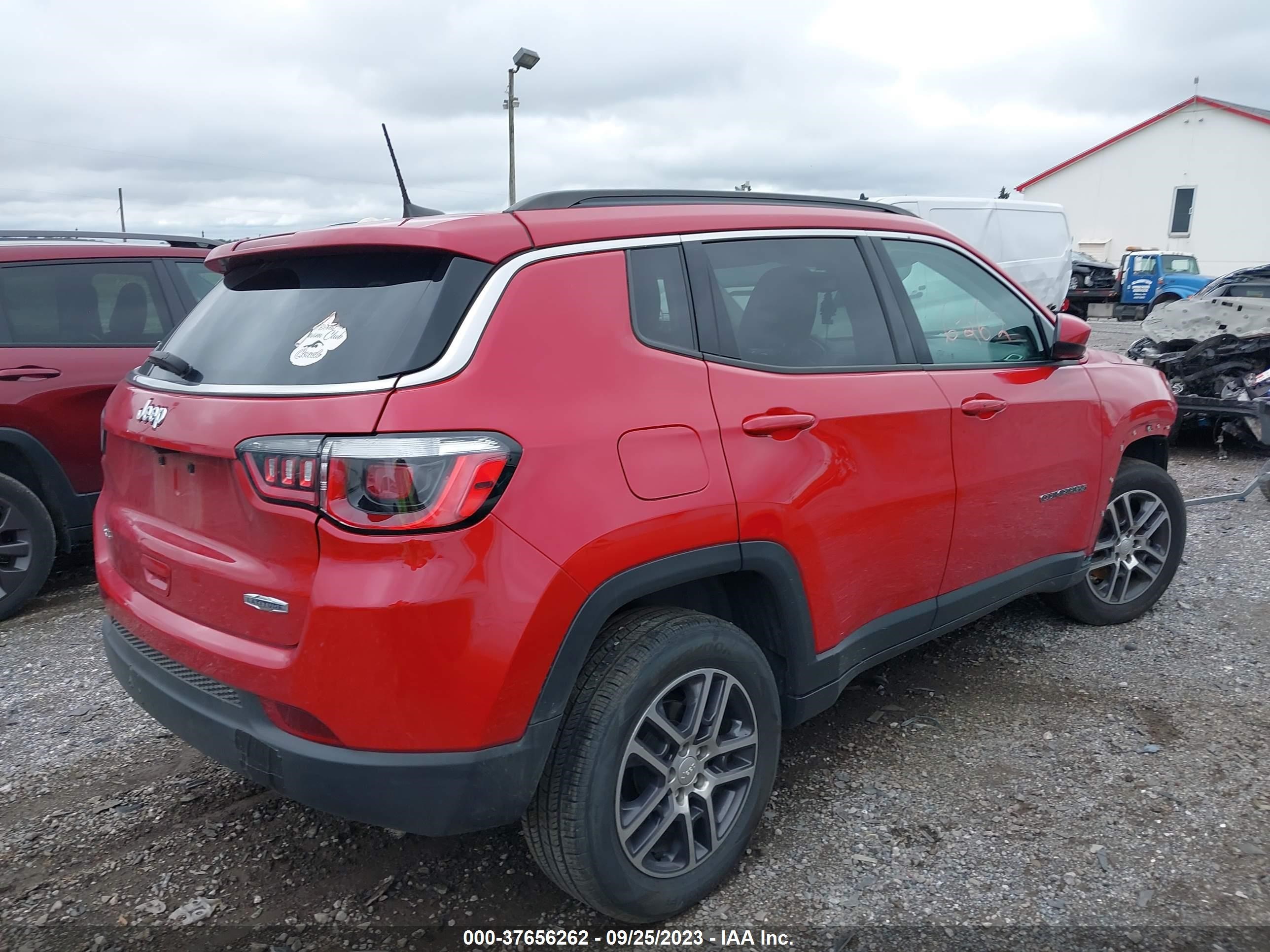 Photo 12 VIN: 3C4NJDBB9JT479676 - JEEP COMPASS 