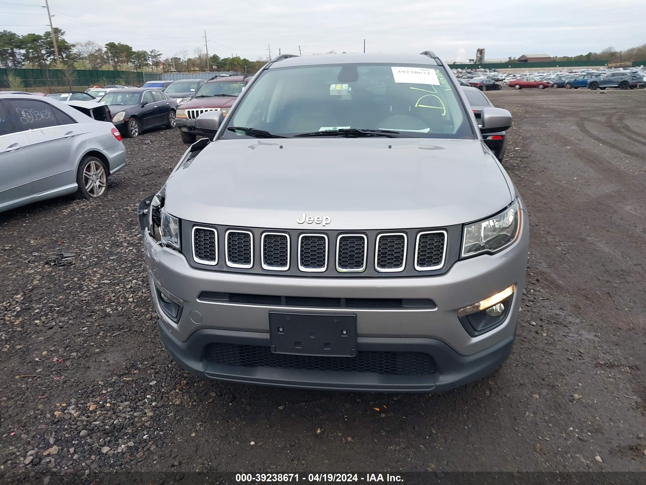 Photo 11 VIN: 3C4NJDBB9JT483677 - JEEP COMPASS 